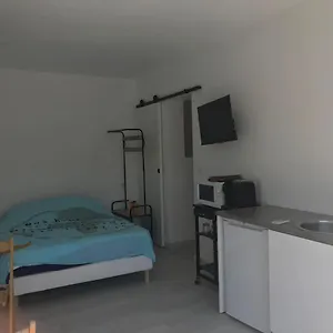 studio-centre-ville-avec-jardin.fr-provencehotel.com/